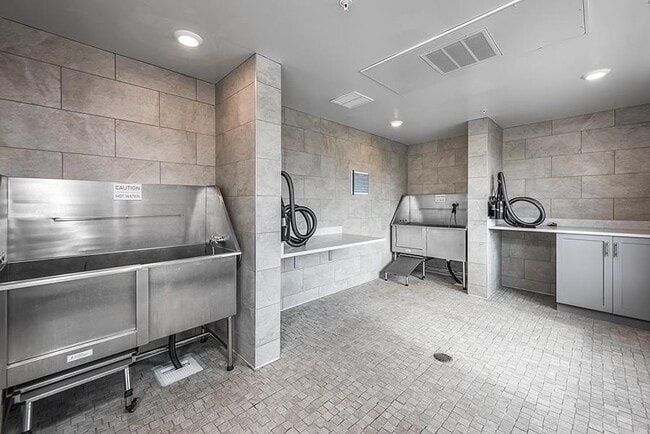 Building Photo - 918 Aventine Dr