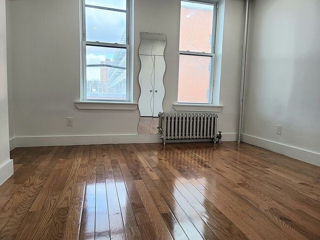 Building Photo - "Chic 1-Bedroom Bronx Apartment with Grani...