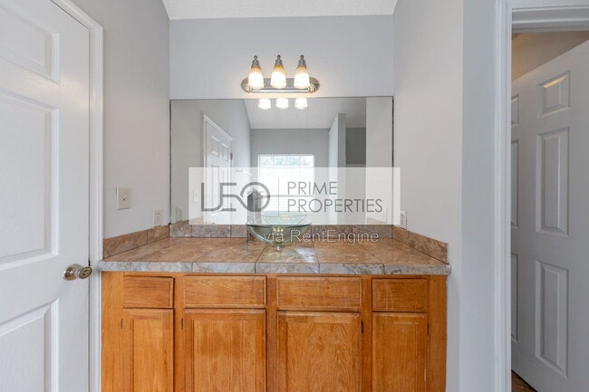 Building Photo - 1072 Victory Dr SW