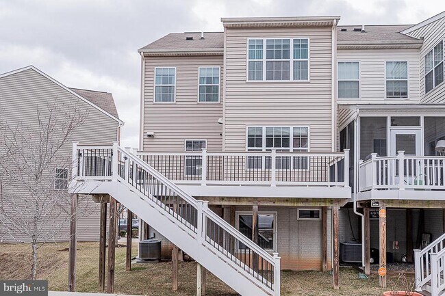 Building Photo - 6748 Green Mill Way