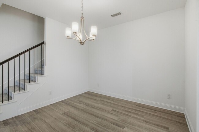 Building Photo - 2911 Hanscom St