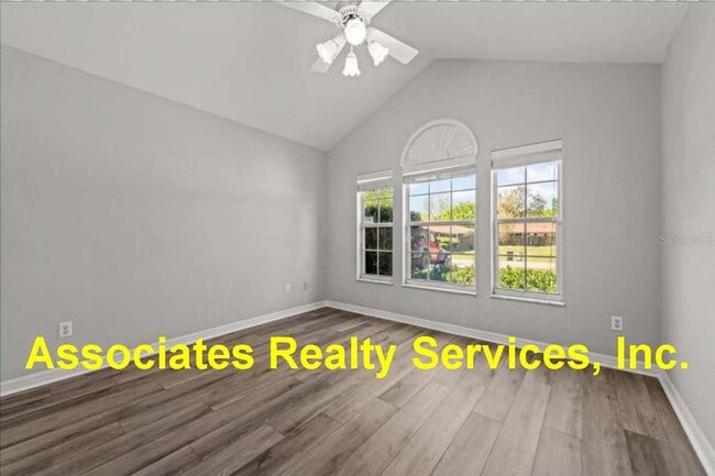 Building Photo - Turkey Creek-Three Bedroom - Two Bath 1560 sf