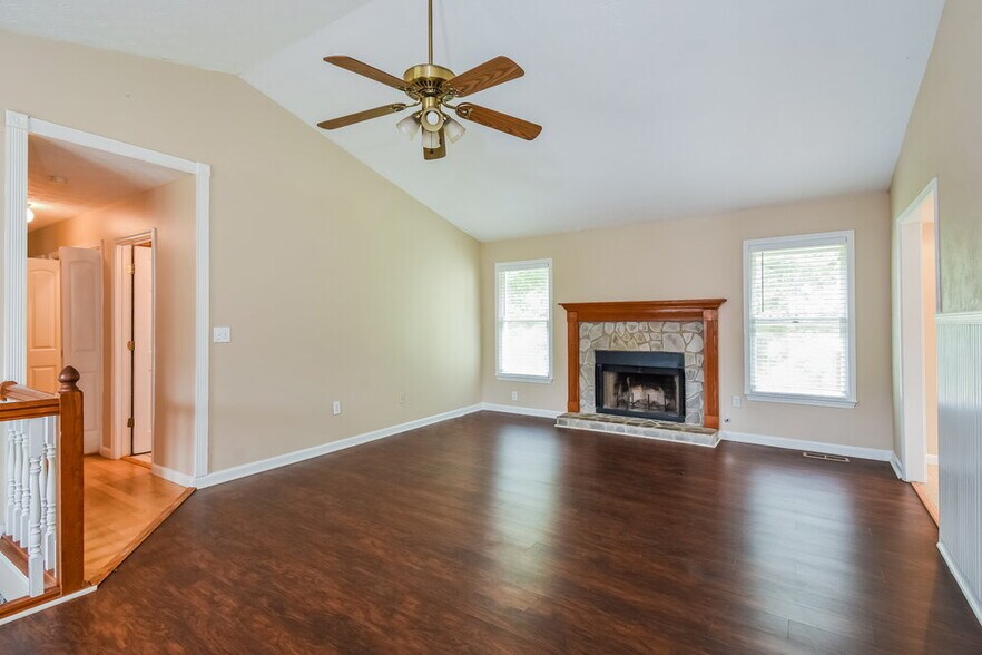 Building Photo - 134 Oak Landing Dr S