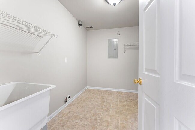 Building Photo - 202 Taddeo Dr
