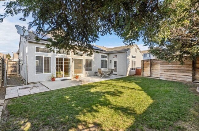 Building Photo - 3220 Humberton Pl