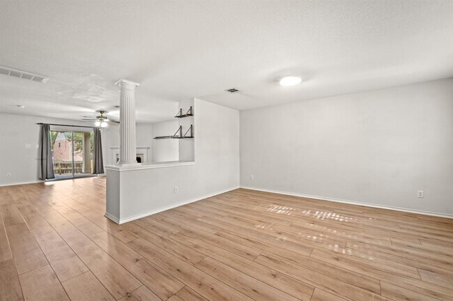 Building Photo - 11140 Currin Ln