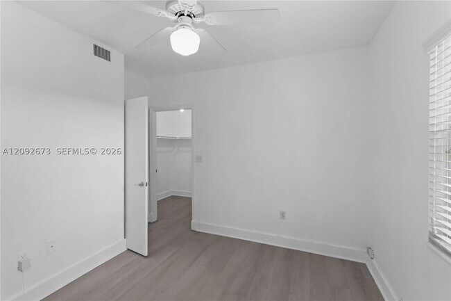 Building Photo - 3625 SW 37th Ave