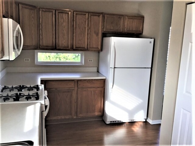 Building Photo - 185 E Silver Oaks Dr