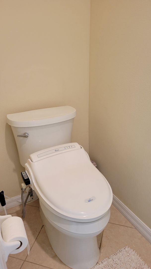 Building Photo - Annual UNfurnished 2/2 ground floor condo ...