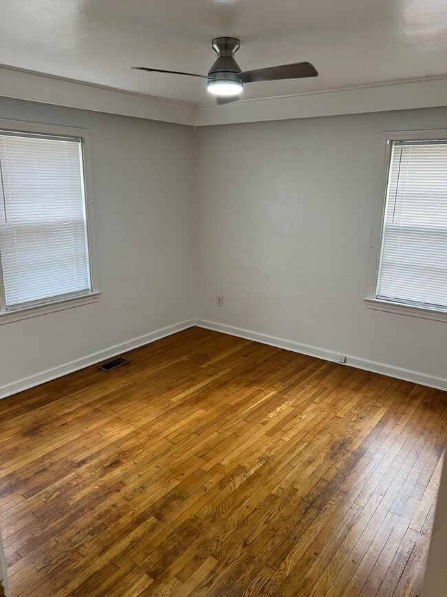 Building Photo - 11 Markham Dr