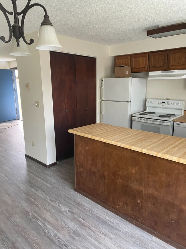 Building Photo - BENE01