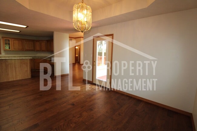 Building Photo - Beautiful 3 Bedroom 2 Bathroom Home!