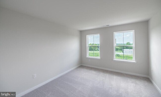 Building Photo - 715 Platinum Dr