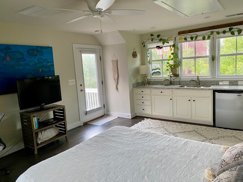 Building Photo - 2115 Main Line Blvd