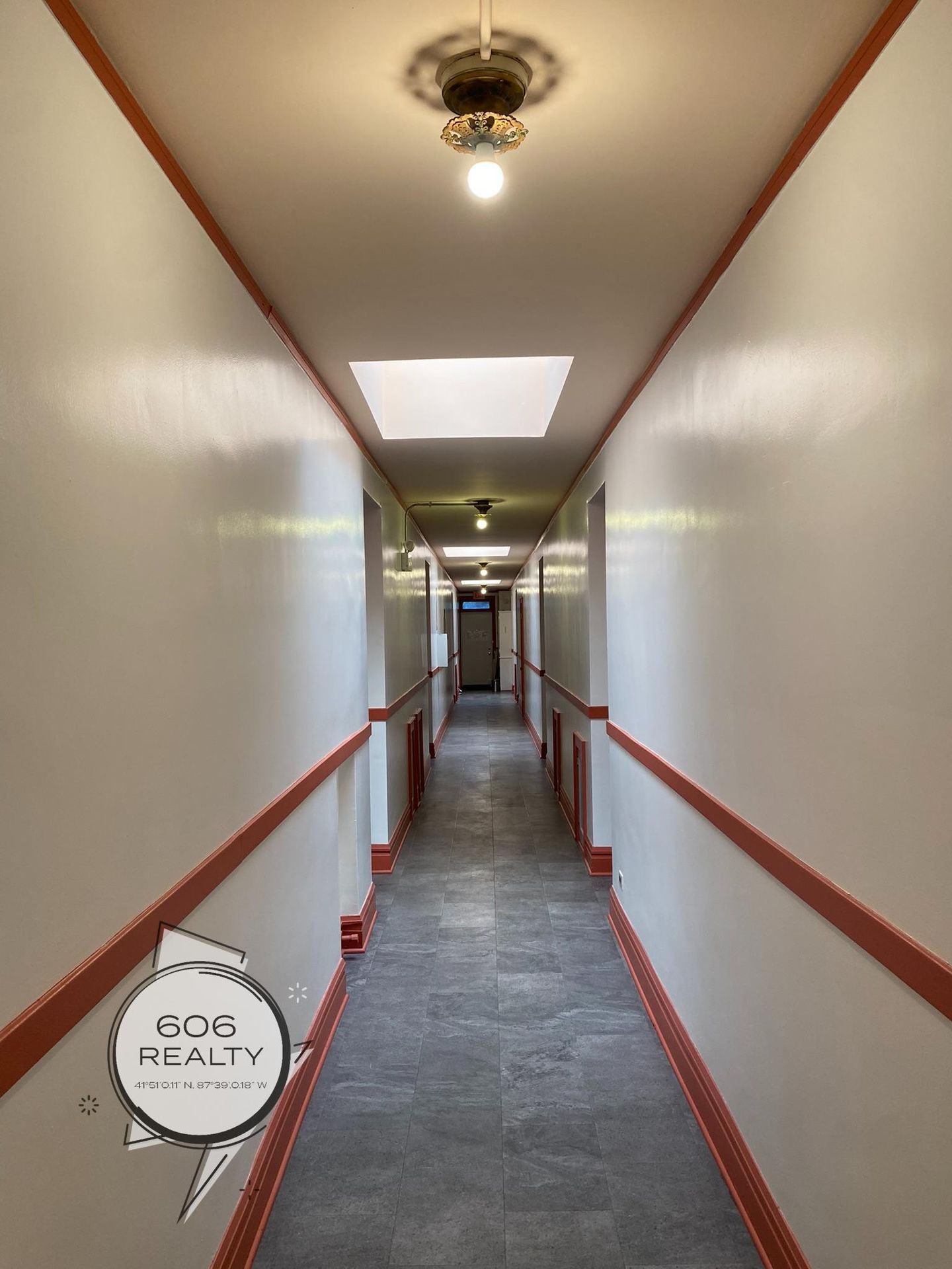 Building Photo - 3120 S Oak Park Ave
