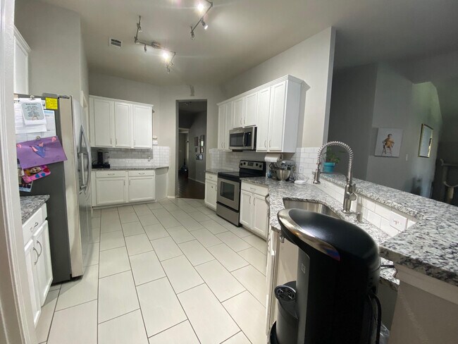 Building Photo - 4844 Grinstein Dr