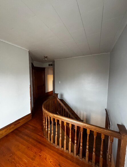 Building Photo - 311-1/2 S Main St