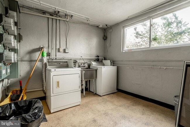 Building Photo - 517 Morgan Ave