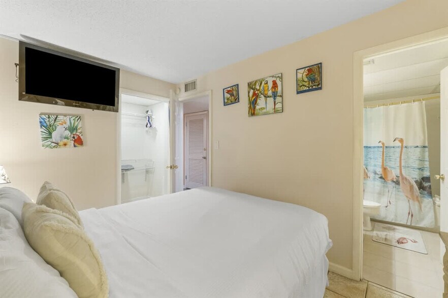 Building Photo - 8815 Thomas Dr