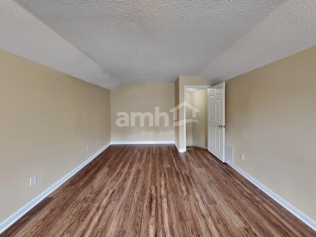 Building Photo - 2135 Beckenham Pl