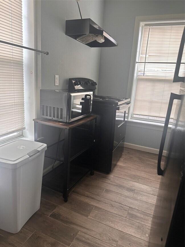 Building Photo - 4302 Polk St