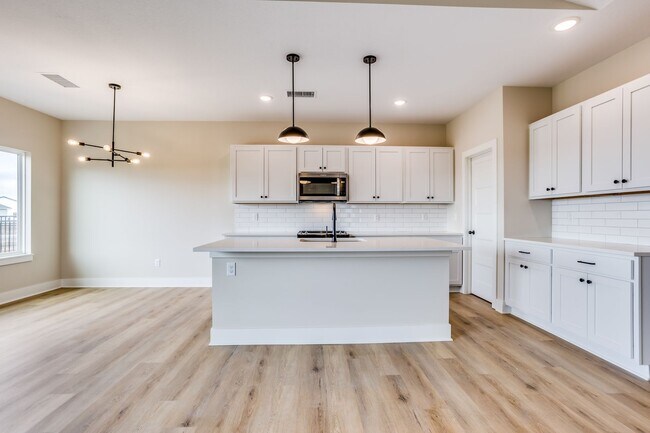 Building Photo - 1025 W Long Path Ct
