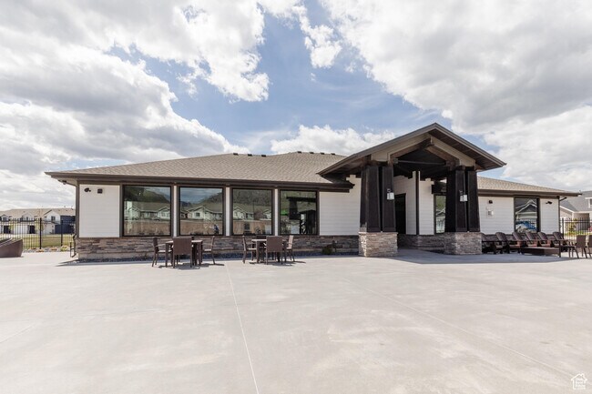 Building Photo - 413 S 1540 E