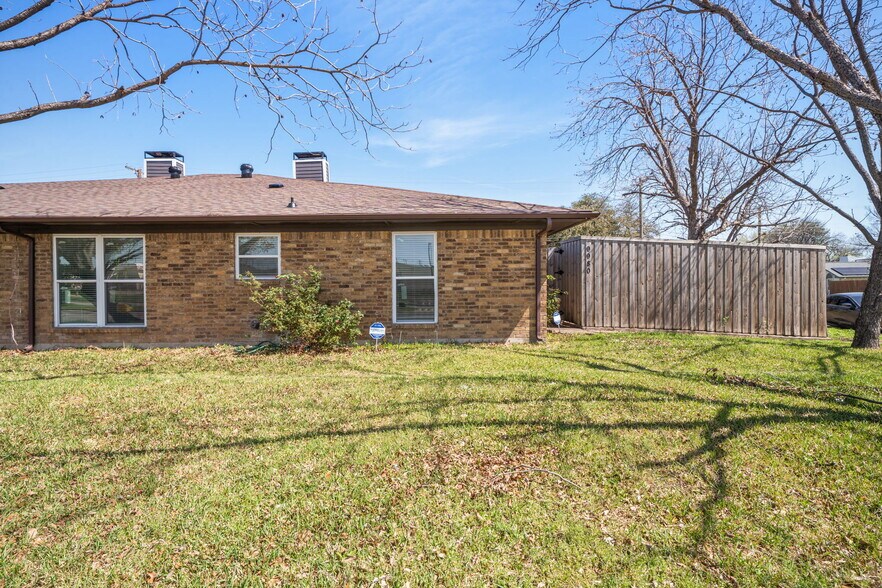 Building Photo - 9980 Brockbank Dr