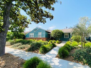 Building Photo - Delightful 3 bedroom 2½ Bathroom Single Family Home In North Hollywood Landscaped Yard