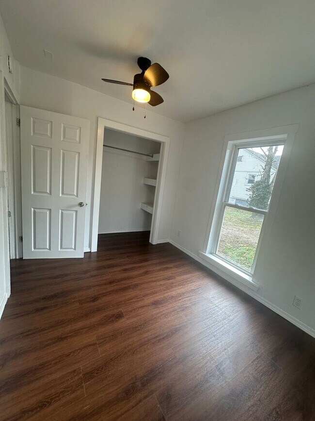 Building Photo - Step into this adorable 2-bedroom, 1-bathroom home—full of charm and thoughtful updates!