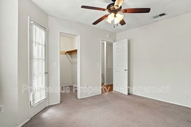 Building Photo - 1465 Hemlock Ave