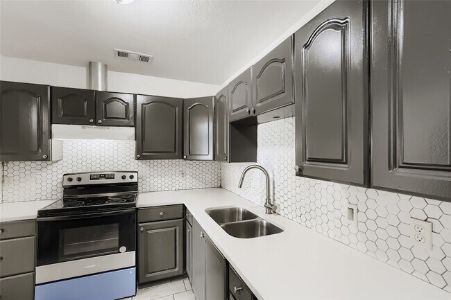 Building Photo - 326 E Holley St