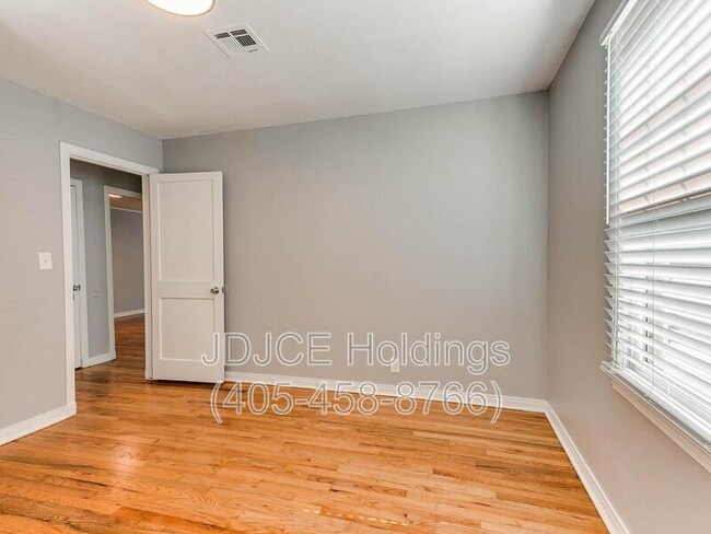 Building Photo - 513 E Northrup Dr