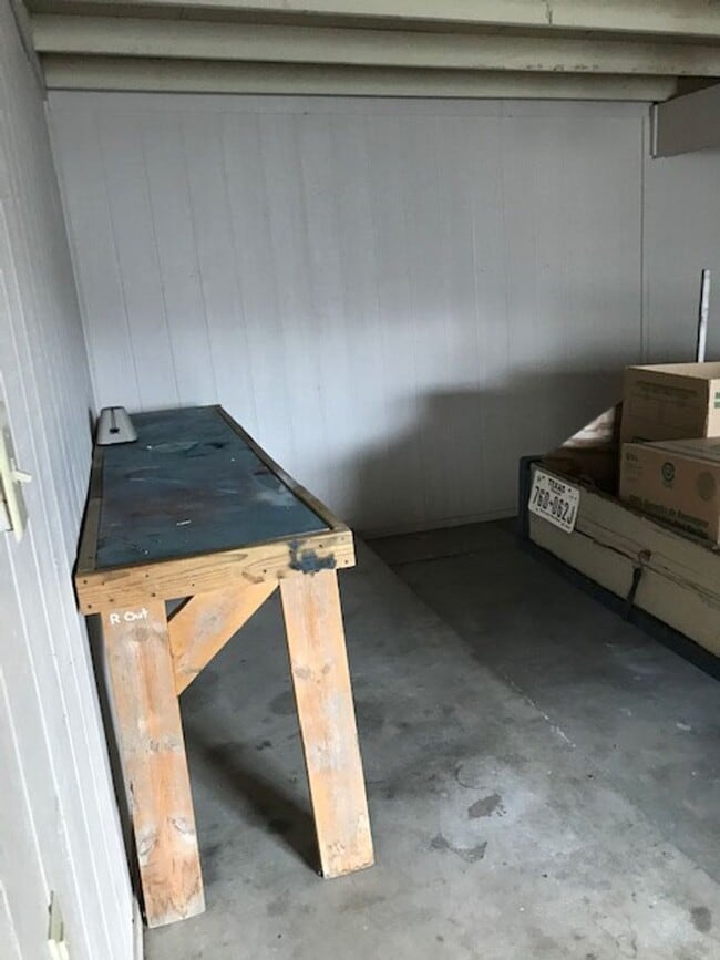 Building Photo - 711 Hawn Cir