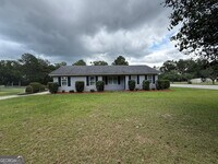 Building Photo - 136 Trinity Rd