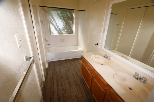 Building Photo - 10031 Red Wolf Ln