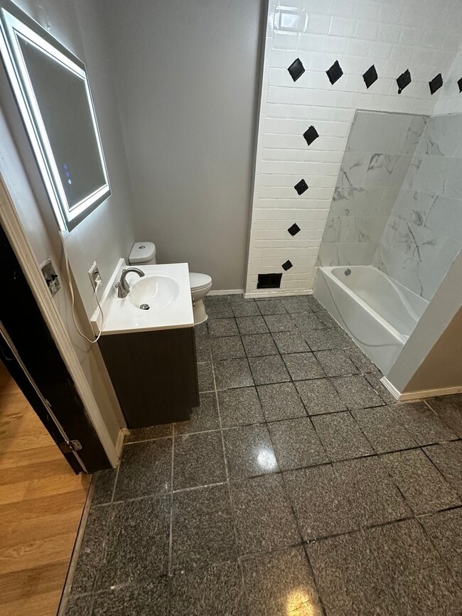 Building Photo - 435 S Poplar Ave