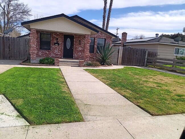 Building Photo - 817 Lake Ave