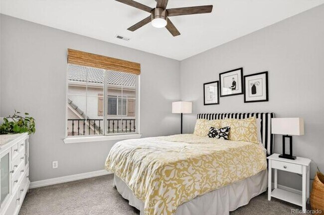 Building Photo - Renovated 2-bed 2.5 bath bright and open townhome located in the heart of Lone Tree!