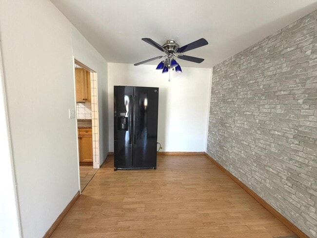 Building Photo - 256 Shorewood Dr