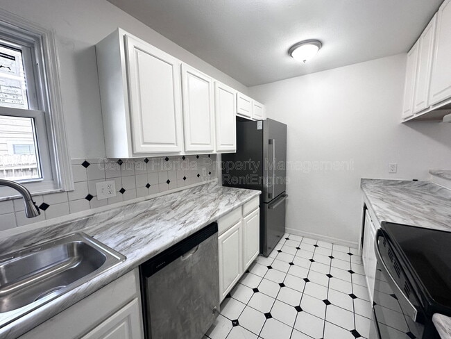 Building Photo - 501 Yellowwood Ct