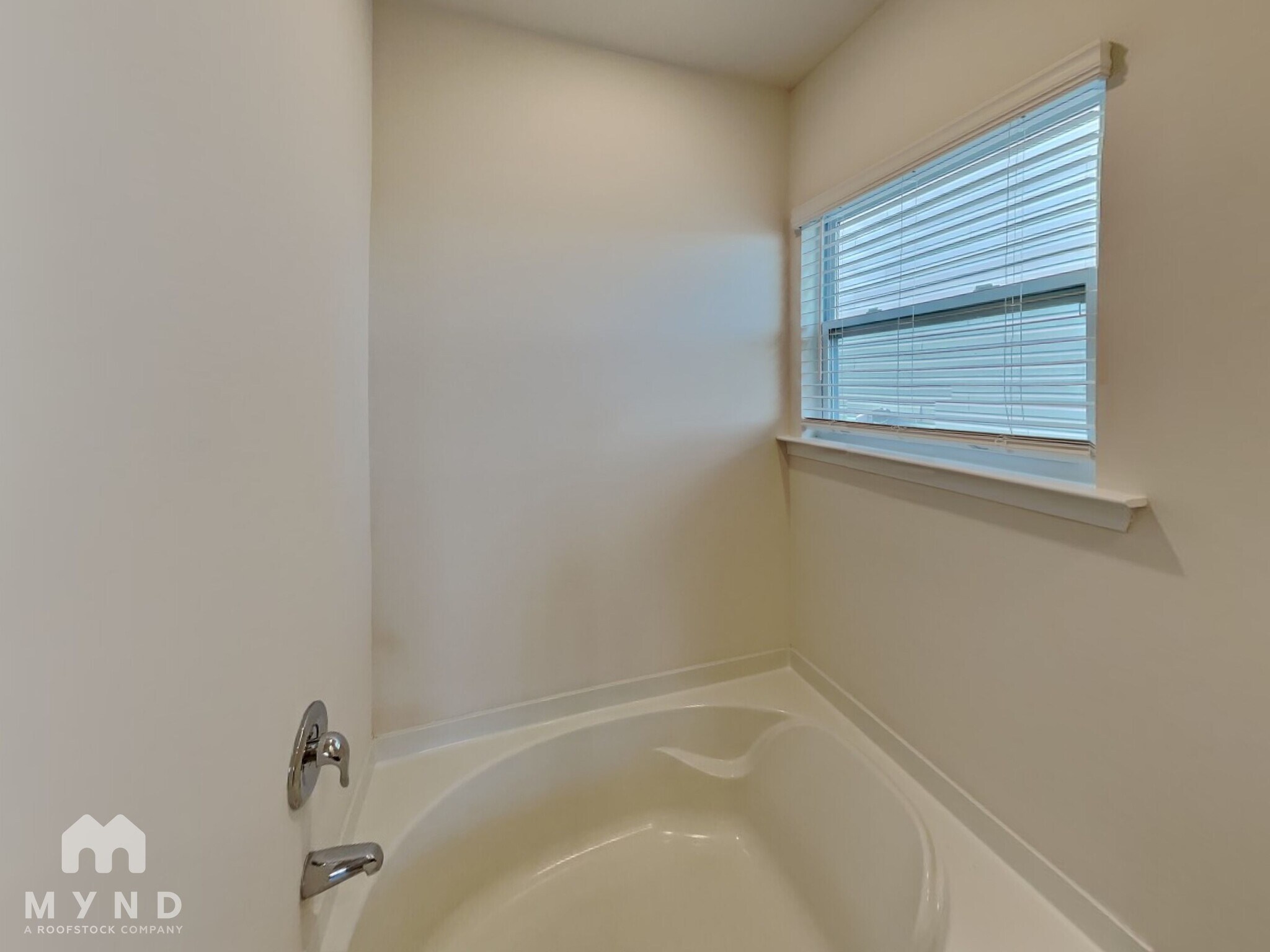 Building Photo - 10 Garden Hill Rd