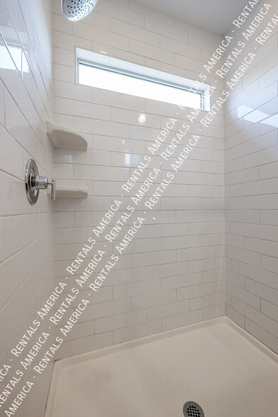 Building Photo - 9718 E Tahoe Ave