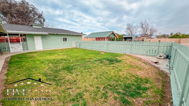 Building Photo - 709 Park Dr