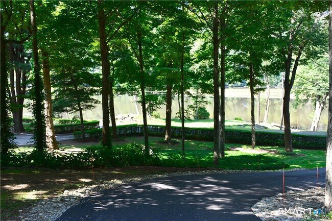 Building Photo - 67 Lake Lillinonah Rd N