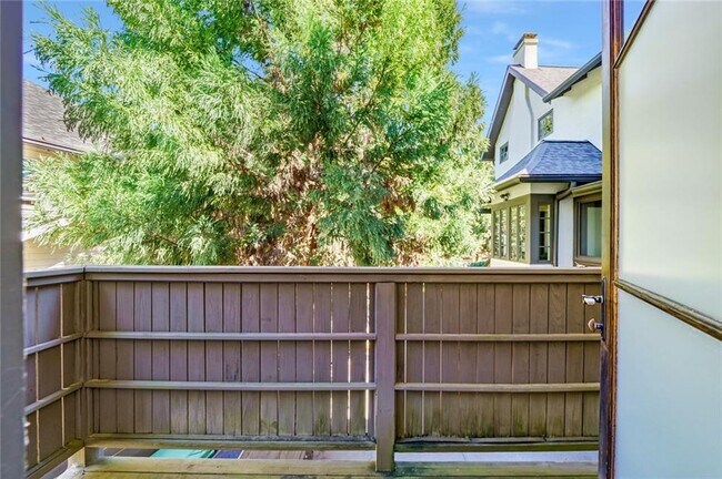 Building Photo - 868 Rosedale Rd NE