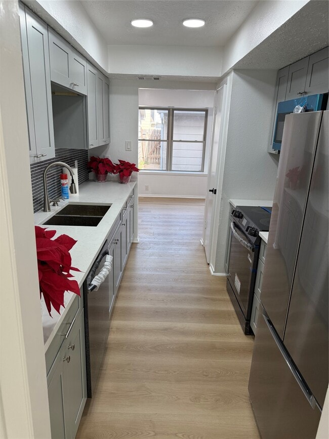 Building Photo - 6649 Westwick Dr