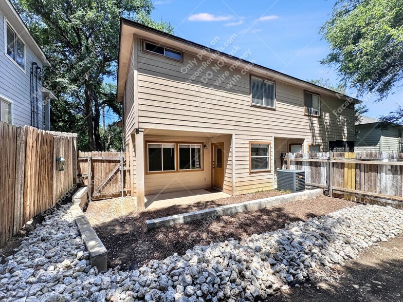 Building Photo - 833 Sagewood Trail