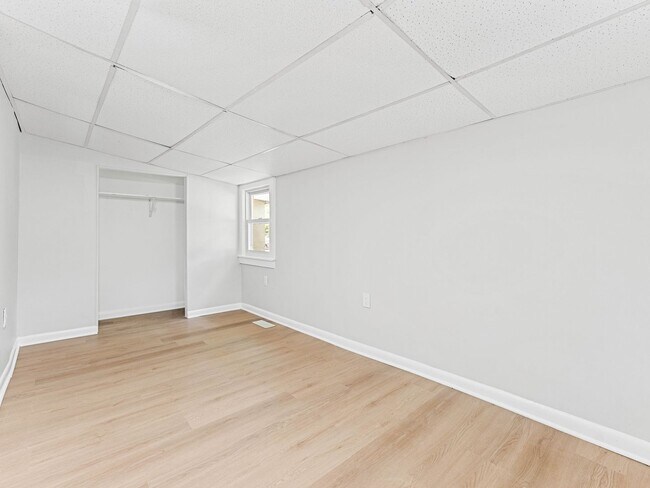 Building Photo - 161 W Hampton St