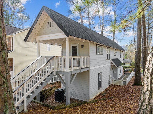 Building Photo - Adorable 3 Bedroom House near NCSU - Available August 1st!